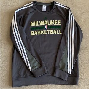 Milwaukee Bucks Crew Neck Adidas sweatshirt